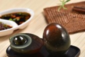 探秘皮蛋的制作原理（揭开皮蛋的神秘面纱）
