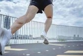坚持每天跑步有哪些好处？又存在哪些潜在风险？