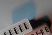 监控电源能否用手机充电器替代？这样做有什么风险？
