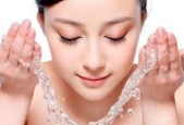 白醋洗脸美容的奇妙功效（发现你美肌的秘密武器）