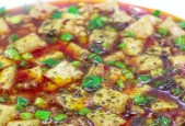 以水豆腐为主角的美味与简单（探寻水豆腐的多样变化）