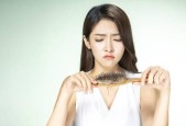 改善掉发问题，重拾浓密秀发的秘诀（一探掉发原因、有效防治方案）