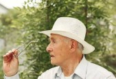 老花眼的症状有哪些？如何识别老花眼的早期迹象？