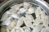 速冻水饺的煮法大揭秘（掌握正确的步骤）