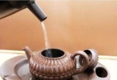 正确的方法打开新紫砂壶（学习正确的新紫砂壶开壶技巧）