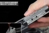 缺少螺丝柱如何安装机械硬盘？