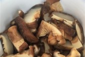 炒香菇的家常做法？怎么炒出鲜香美味的香菇？
