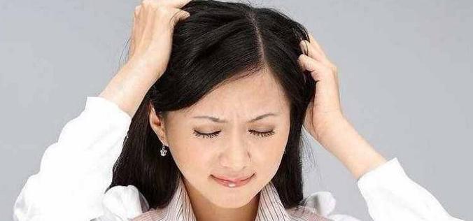 头发掉得太严重（如何有效解决头发严重脱落问题）  第1张