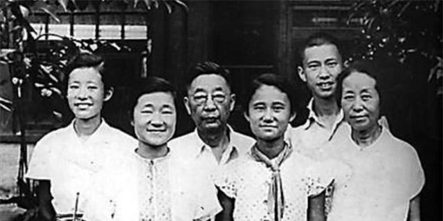 老舍为何选择投湖自尽（探寻老舍心灵的终结——一个文学巨匠的悲剧命运）  第1张