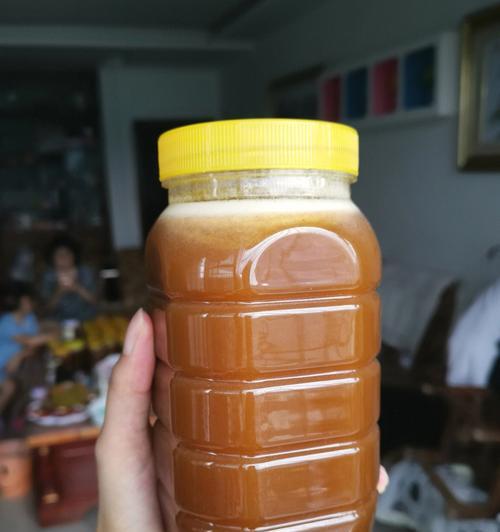 如何判断蜂蜜的纯度（探索真假蜂蜜的关键因素和识别方法）  第2张