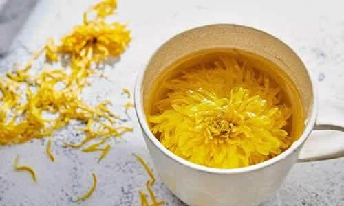 以菊花茶泡好喝又营养的秘诀（掌握泡菊花茶的关键）  第2张