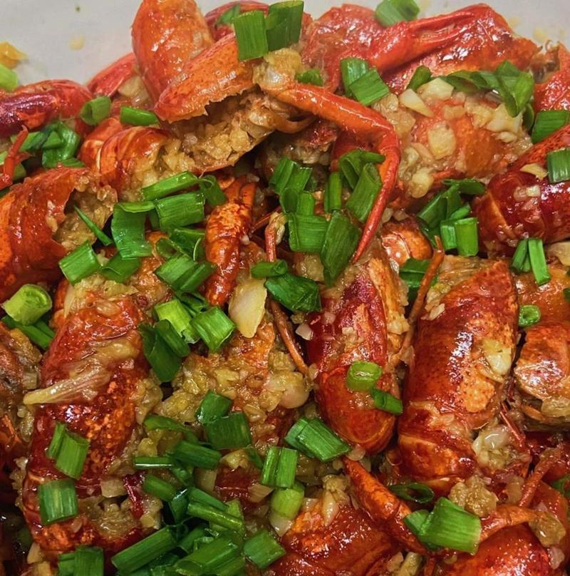 如何做出美味的蒜香小龙虾（原料选择及烹饪技巧）  第2张