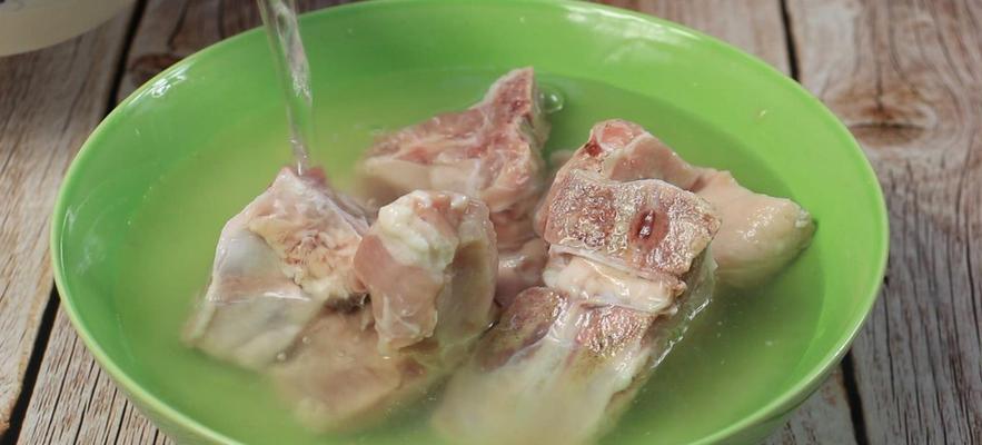 莲藕排骨汤怎么做？详细步骤解析！  第2张