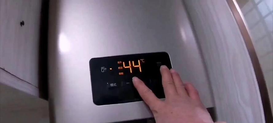 燃气热水器白色遮挡板是什么材质？它的作用和重要性是什么？  第3张