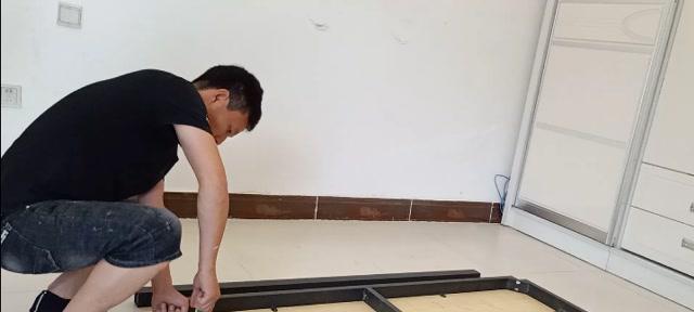 电脑桌侧挂支架的安装步骤是什么？  第1张